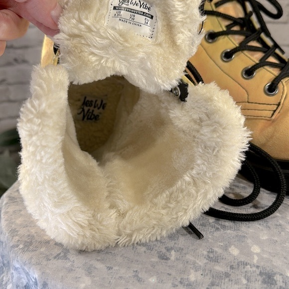Yes We Vibe “Yellow Lotus” Cool Weather Cozy Lace-Up Combat Boots WMS 7M💛VGUC💛 - Picture 9 of 11